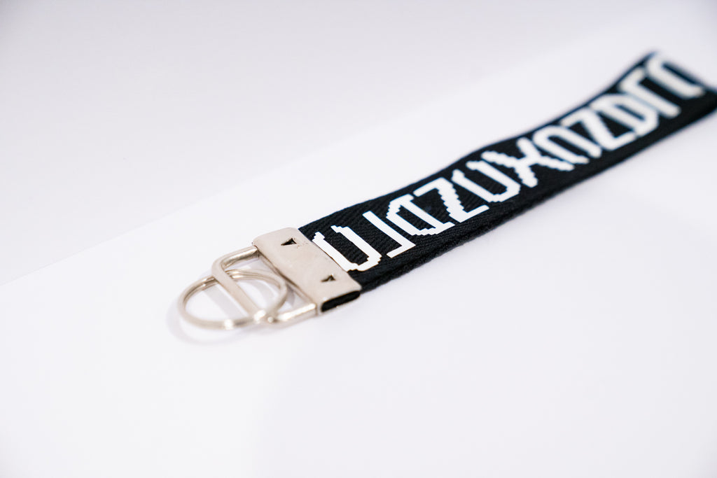 Clikkie Repeating Pattern Wristlet